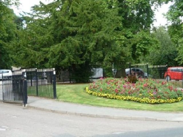 Image of 6 bedroom House Share to rent in Russell Road Moseley Birmingham B13 at Moseley West Midlands Moseley, B13 8RB