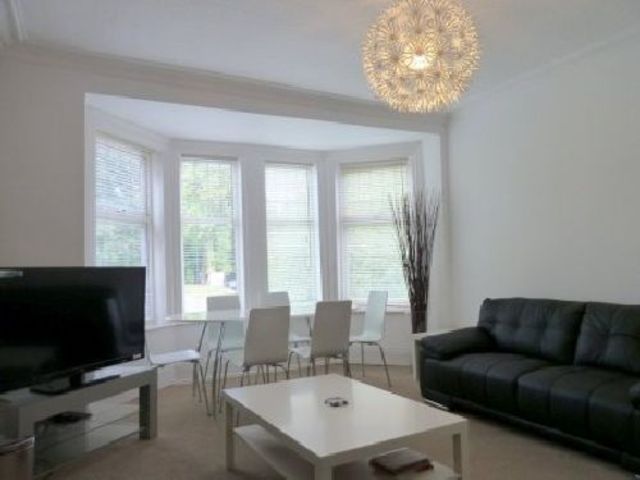  Image of 6 bedroom House Share to rent in Russell Road Moseley Birmingham B13 at Moseley West Midlands Moseley, B13 8RB