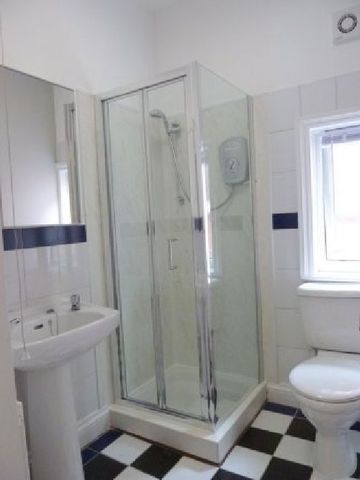  Image of 6 bedroom House Share to rent in Russell Road Moseley Birmingham B13 at Moseley West Midlands Moseley, B13 8RB