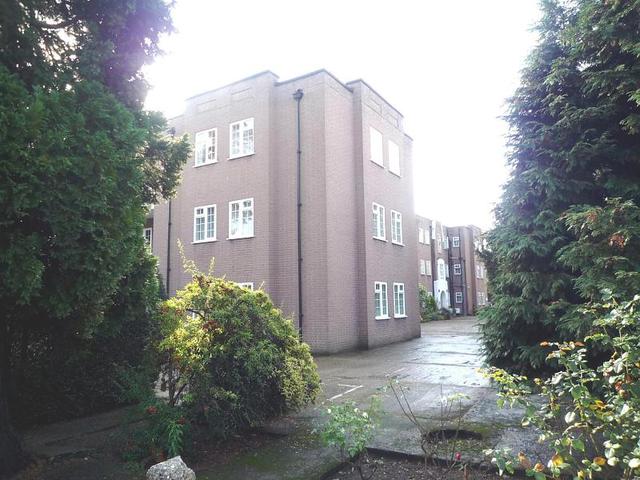  Image of 3 bedroom Apartment to rent in Hersham Road Walton-on-Thames KT12 at Rylton House Hersham Road Walton-On-Thames, KT12 1LB