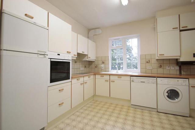  Image of 3 bedroom Apartment to rent in Hersham Road Walton-on-Thames KT12 at Rylton House Hersham Road Walton-On-Thames, KT12 1LB