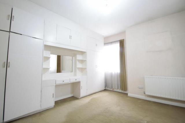  Image of 3 bedroom Apartment to rent in Hersham Road Walton-on-Thames KT12 at Rylton House Hersham Road Walton-On-Thames, KT12 1LB