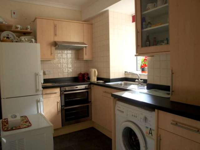  Image of 1 bedroom Flat for sale in Saltash PL12 at Cedar Court  Saltash, PL12 6DQ