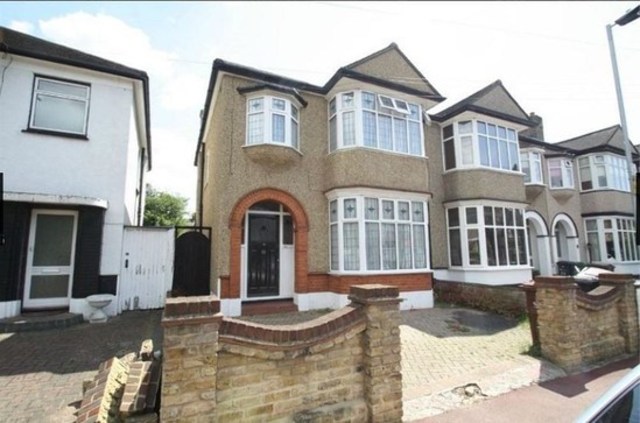  Image of 3 bedroom End of Terrace to rent in Sandringham Road Barking IG11 at SANDRINGHAM ROAD  BARKING, IG11 9AJ