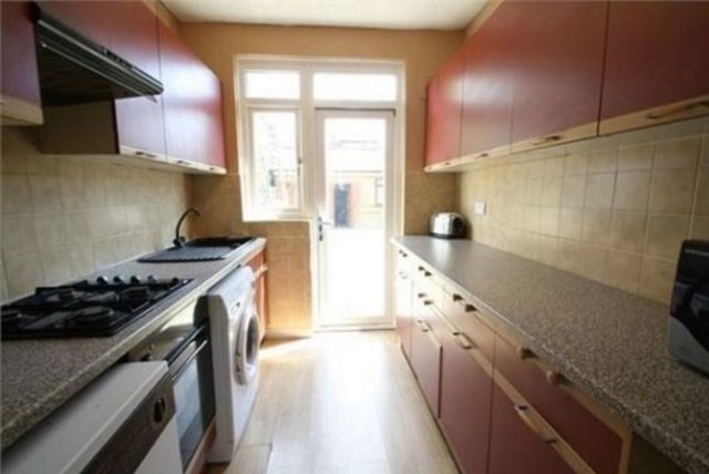  Image of 3 bedroom End of Terrace to rent in Sandringham Road Barking IG11 at SANDRINGHAM ROAD  BARKING, IG11 9AJ
