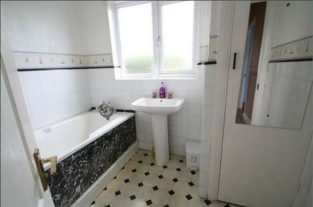  Image of 3 bedroom End of Terrace to rent in Sandringham Road Barking IG11 at SANDRINGHAM ROAD  BARKING, IG11 9AJ