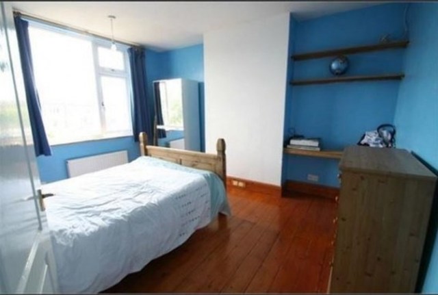  Image of 3 bedroom End of Terrace to rent in Sandringham Road Barking IG11 at SANDRINGHAM ROAD  BARKING, IG11 9AJ