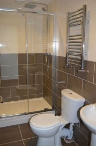  Image of 5 bedroom House Share to rent in School Terrace Hubert Road Selly Oak Birmingham B29 at Selly Oak West Midlands Selly Oak, B29 6DY