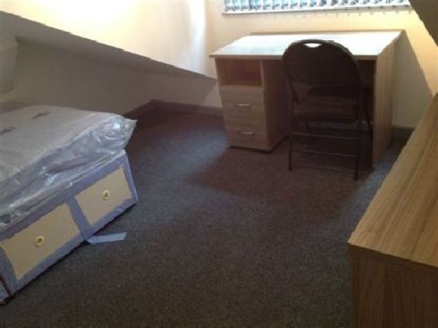  Image of 5 bedroom House Share to rent in School Terrace Hubert Road Selly Oak Birmingham B29 at Selly Oak West Midlands Selly Oak, B29 6DY