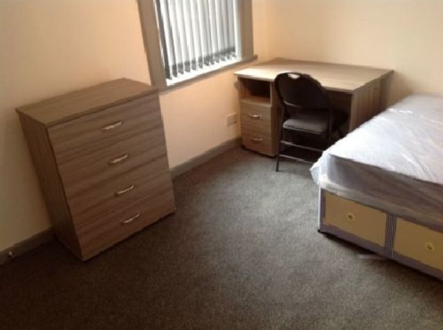  Image of 5 bedroom House Share to rent in School Terrace Hubert Road Selly Oak Birmingham B29 at Selly Oak West Midlands Selly Oak, B29 6DY