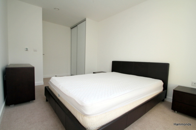  Image of 1 bedroom Flat to rent in Trafalgar Gardens London E1 at Sculpture Apartments Vivo Development London, E1 3FW
