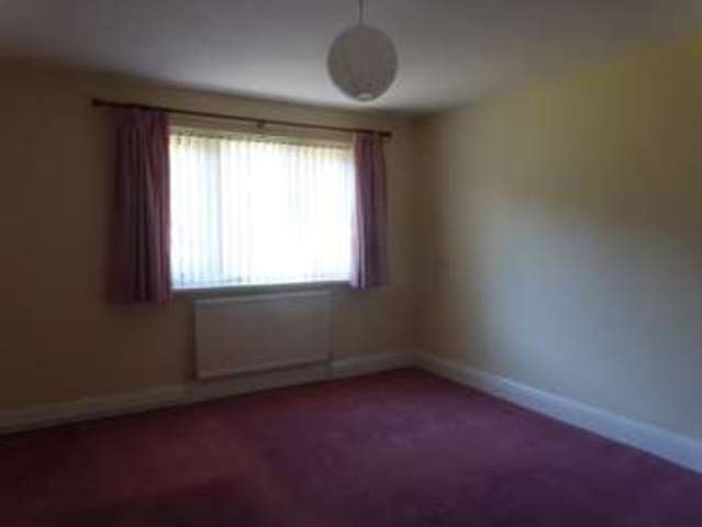  Image of 2 bedroom Flat to rent in Seabank Court Porthcawl CF36 at Porthcawl  Porthcawl, CF36 3AQ