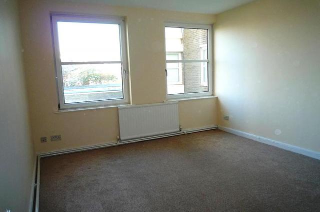  Image of 1 bedroom Flat to rent in West Parade Worthing BN11 at Seabright West Parade Worthing, BN11 3QU