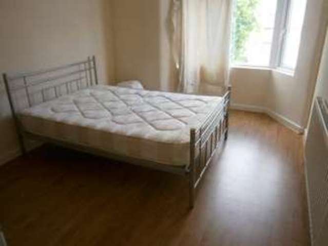  Image of 5 bedroom Terraced house to rent in Seventh Avenue London E12 at Seventh Avenue  Manor Park, E12 5JH