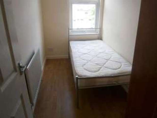  Image of 5 bedroom Terraced house to rent in Seventh Avenue London E12 at Seventh Avenue  Manor Park, E12 5JH