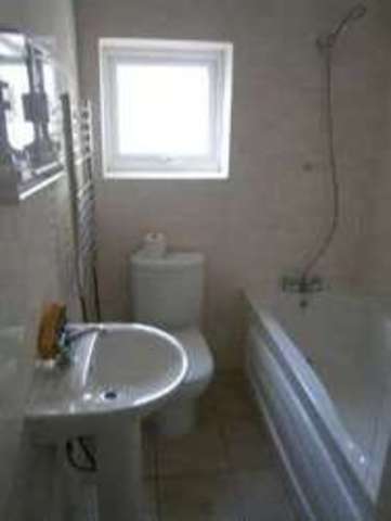 Image of 5 bedroom Terraced house to rent in Seventh Avenue London E12 at Seventh Avenue  Manor Park, E12 5JH