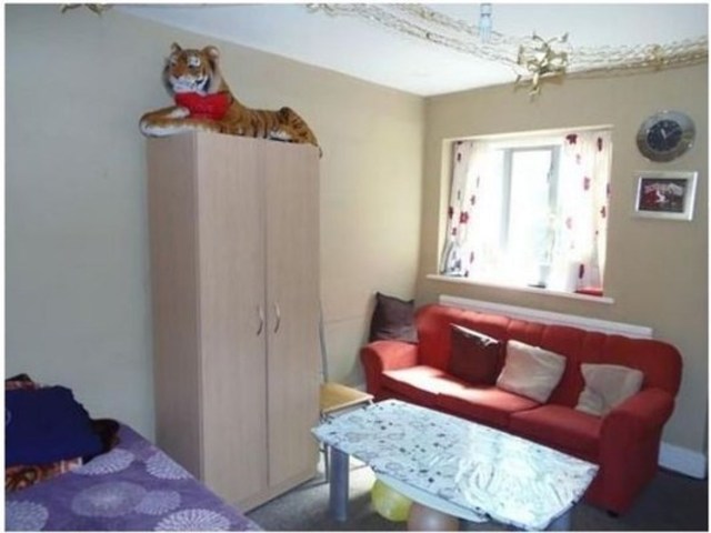  Image of 2 bedroom Terraced house to rent in Seymour Gardens Cranbrook Ilford IG1 at SEYMOUR GARDENS  ILFORD, IG1 3LN