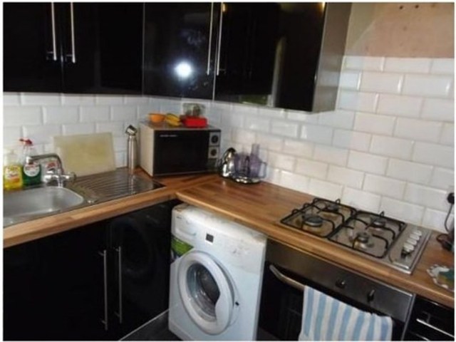  Image of 2 bedroom Terraced house to rent in Seymour Gardens Cranbrook Ilford IG1 at SEYMOUR GARDENS  ILFORD, IG1 3LN