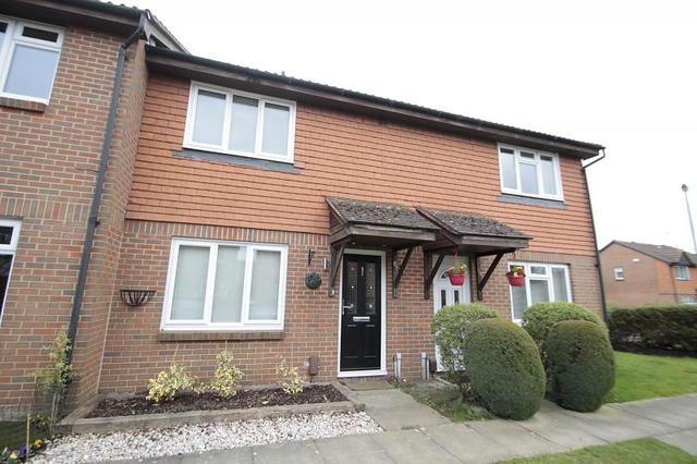  Image of 3 bedroom Terraced house to rent in Shaw Drive Walton-on-Thames KT12 at Walton-On-Thames, KT12 2LP