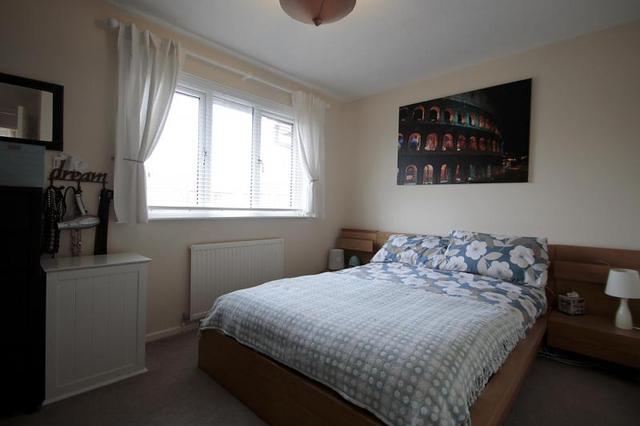  Image of 3 bedroom Terraced house to rent in Shaw Drive Walton-on-Thames KT12 at Walton-On-Thames, KT12 2LP