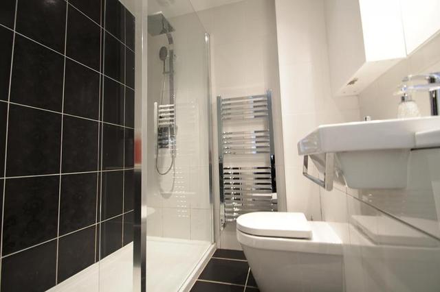  Image of 3 bedroom Terraced house to rent in Shaw Drive Walton-on-Thames KT12 at Walton-On-Thames, KT12 2LP
