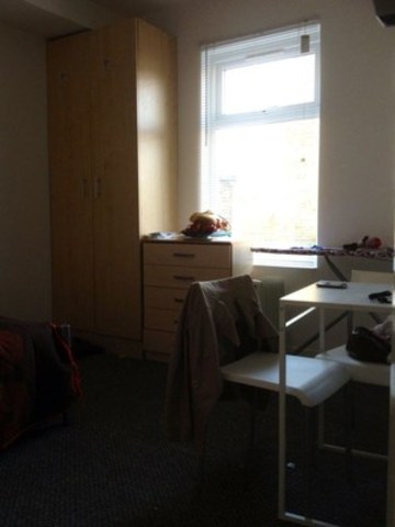  Image of Terraced house to rent in Sheringham Avenue London E12 at SHERINGHAM AVENUE  london, E12 5PQ