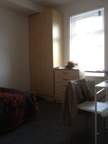  Image of Terraced house to rent in Sheringham Avenue London E12 at SHERINGHAM AVENUE  london, E12 5PQ