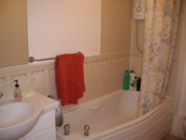  Image of 2 bedroom Flat to rent in Sherman Gardens Chadwell Heath Romford RM6 at Sherman Garden  Chadwell Heath, RM6 4AX