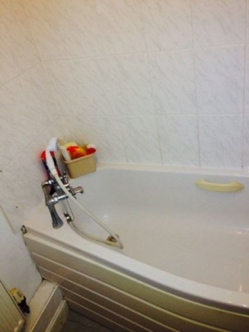  Image of 3 bedroom End of Terrace to rent in Sherman Gardens Chadwell Heath Romford RM6 at SHERMAN GARDEN CHADWELL HEATH Marks Gate, RM6 4AX