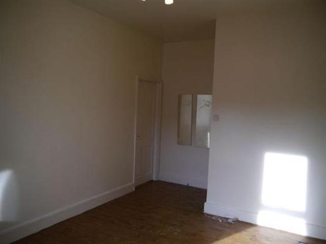  Image of 3 bedroom Flat to rent in Shipcote Terrace Gateshead NE8 at Shipcote Terrace  Gateshead, NE8 4AA