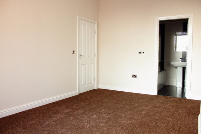  Image of 2 bedroom Flat to rent in Sholebroke Avenue Leeds LS7 at Sholebroke Avenue  Potternewton, Leeds, West York, LS7 3HD