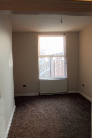  Image of 2 bedroom Flat to rent in Sholebroke Avenue Leeds LS7 at Sholebroke Avenue  Potternewton, Leeds, West York, LS7 3HD