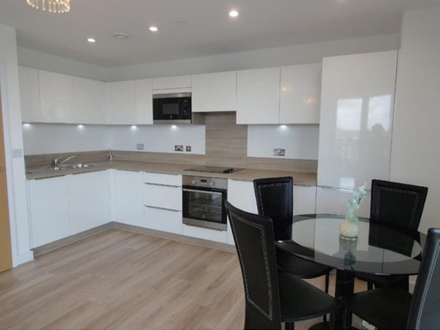  Image of 2 bedroom Flat to rent in Cornmill Lane London SE13 at Siena Tower Lewisham London, SE13 7FY
