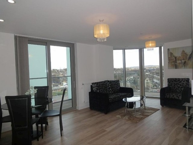  Image of 2 bedroom Flat to rent in Cornmill Lane London SE13 at Siena Tower Lewisham London, SE13 7FY