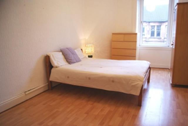  Image of 1 bedroom Flat to rent in Skirving Street Shawlands Glasgow G41 at Shawlands Glasgow Glasgow, G41 3AJ