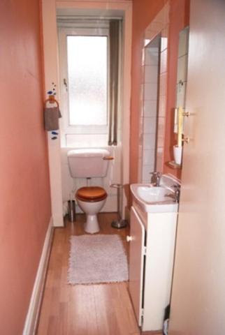  Image of 1 bedroom Flat to rent in Skirving Street Shawlands Glasgow G41 at Shawlands Glasgow Glasgow, G41 3AJ