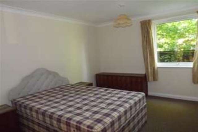  Image of 2 bedroom Flat to rent in Hermitage Walk London E18 at London, E18 2DE