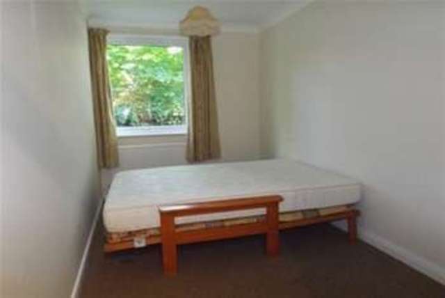  Image of 2 bedroom Flat to rent in Hermitage Walk London E18 at London, E18 2DE
