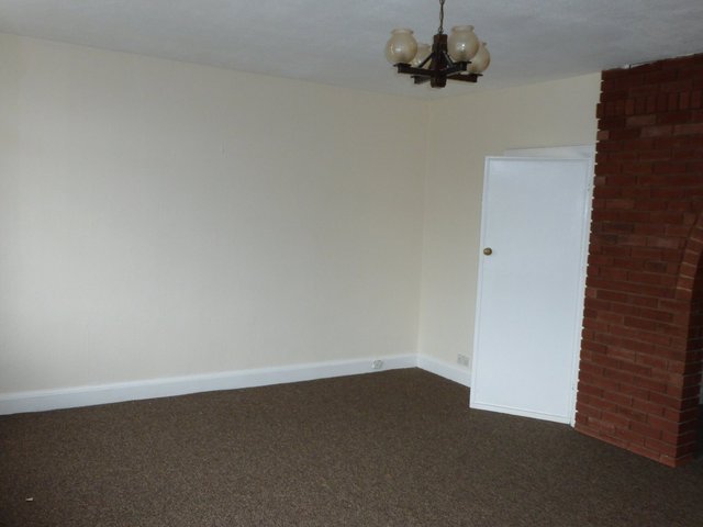  Image of 3 bedroom Flat to rent in Solihull Lane Hall Green Birmingham B28 at SOLIHULL LANE  BIRMINGHAM, B28 9LS