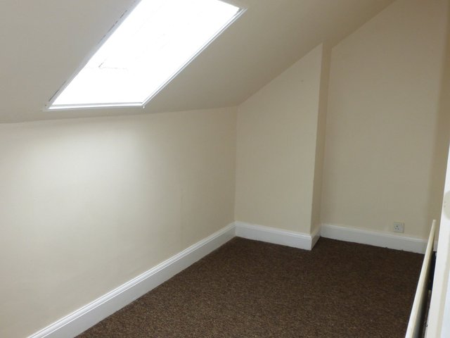 Image of 3 bedroom Flat to rent in Solihull Lane Hall Green Birmingham B28 at SOLIHULL LANE  BIRMINGHAM, B28 9LS