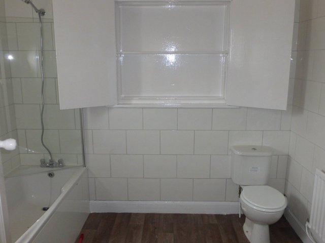  Image of 3 bedroom Flat to rent in Solihull Lane Hall Green Birmingham B28 at SOLIHULL LANE  BIRMINGHAM, B28 9LS