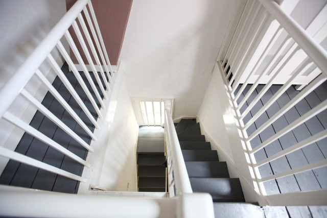  Image of 3 bedroom Apartment for sale in South Croxted Road London SE21 at South Croxted Road  Sydenham Hill, SE21 8AY