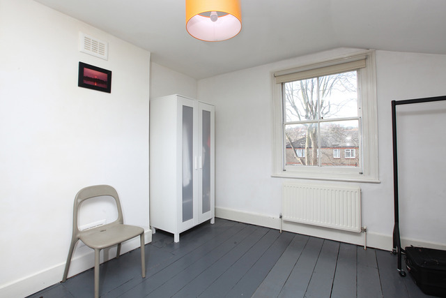  Image of 3 bedroom Apartment for sale in South Croxted Road London SE21 at South Croxted Road  Sydenham Hill, SE21 8AY