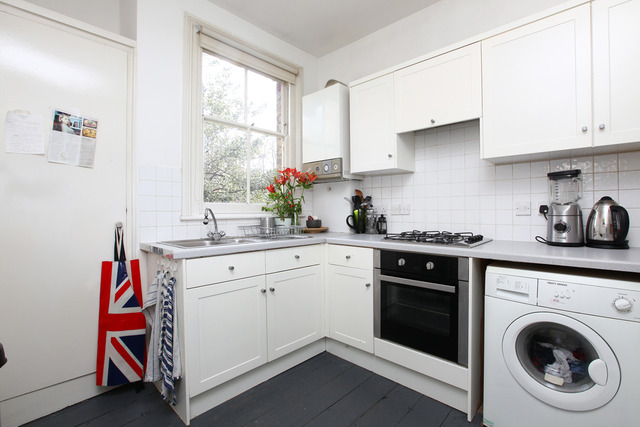  Image of 3 bedroom Apartment for sale in South Croxted Road London SE21 at South Croxted Road  Sydenham Hill, SE21 8AY