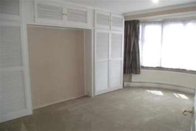  Image of 3 bedroom Detached house to rent in Cadogan Gardens London E18 at London, E18 1LY