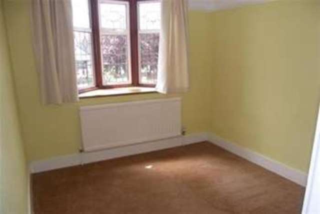  Image of 3 bedroom Detached house to rent in Cadogan Gardens London E18 at London, E18 1LY