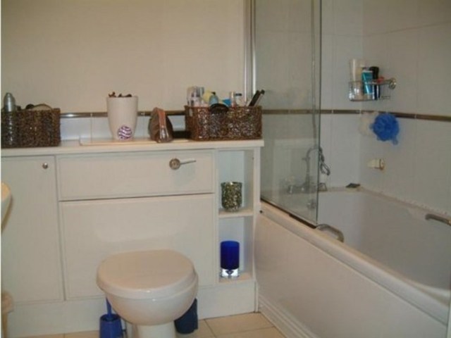  Image of 1 bedroom Apartment to rent in Hainault Street Ilford IG1 at SPECTRUM TOWER 2 - 20 HAINUALT STREET ILFORD, IG1 4GZ