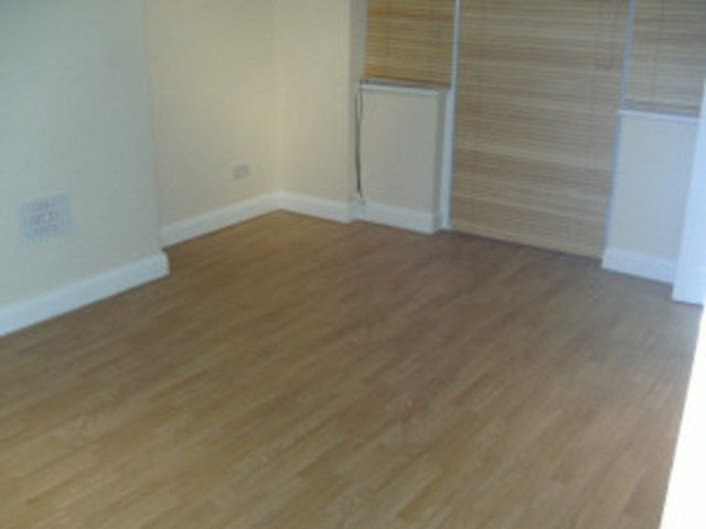  Image of 2 bedroom Detached house to rent in Speyside London N14 at Speyside  Southgate, N14 4DJ