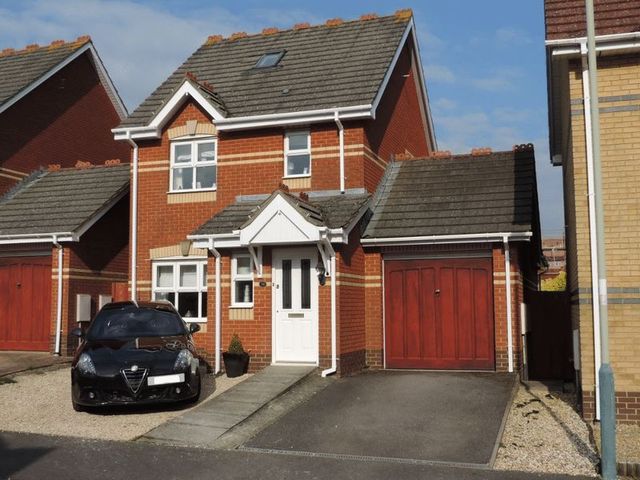  Image of 4 bedroom Detached house for sale in Reynolds Way Blunsdon Swindon SN25 at Reynolds Way St Andrews Ridge Swindon, SN25 4GF
