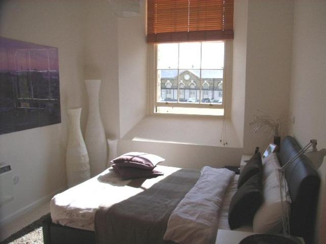  Image of 1 bedroom Flat to rent in St. Georges Walk Gosport PO12 at Gosport, PO12 1FH